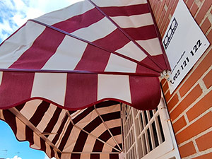 Toldos en Torrej&oacute;n de Velasco.