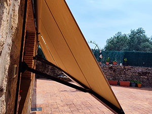 Toldos en Torrej&oacute;n de Velasco.