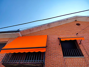 Toldos en Torrej&oacute;n de Velasco.